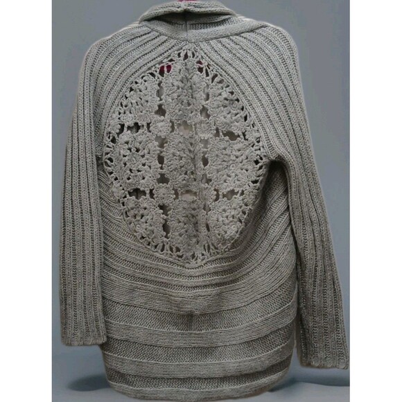 Romeo & Juliet Couture Cardigan M Gray Open Knit Lace Back Drape Boho Grannycore - Picture 5 of 8